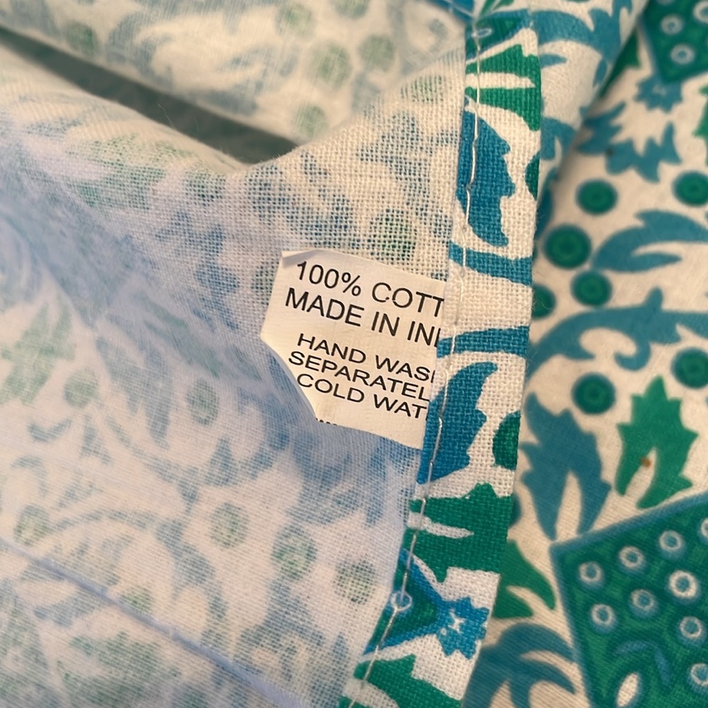 Nice tablecloth - Picture 7 of 7
